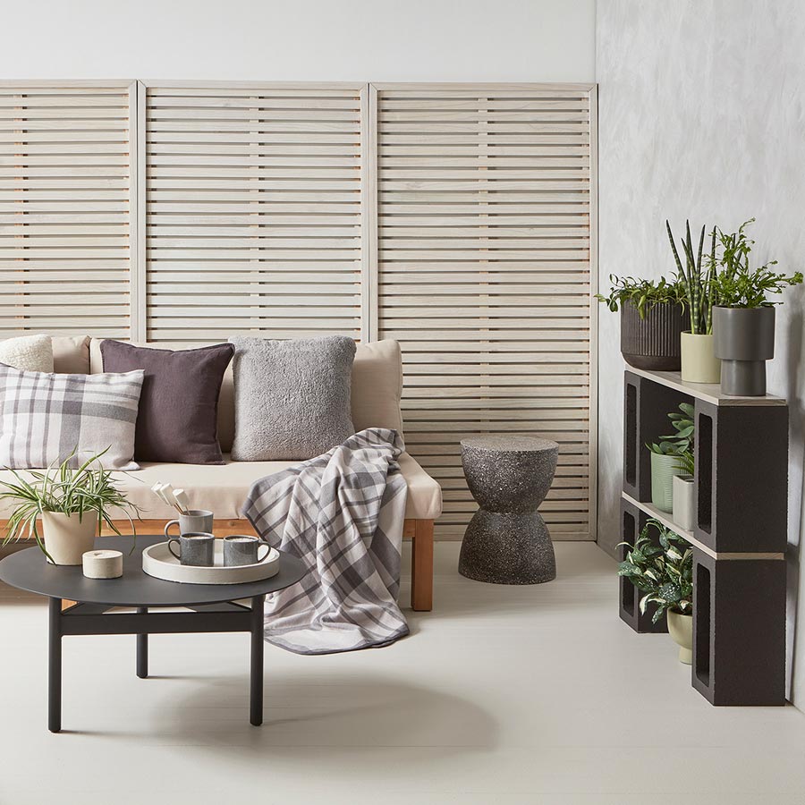 Vanessa Nouwens SummerWinterOutoorSpace Resene WoodsmanWhitewash WhitePointer FriarGrey IronSand FXFauxRustEffect Tapa photo Wendy Fenwick v8 web
