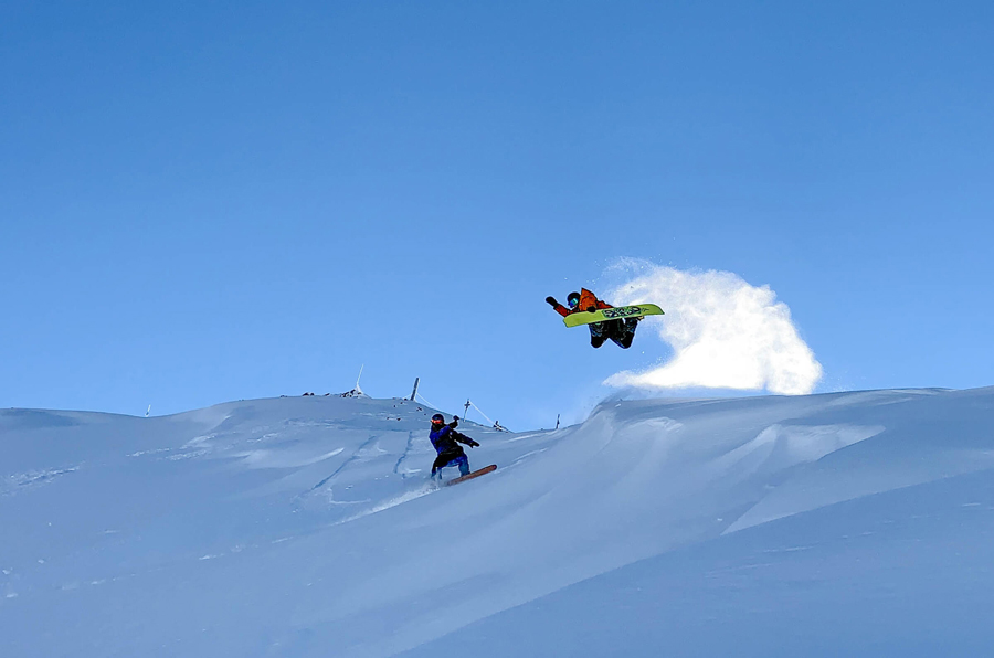 Mt Hutt. Image: ChristchurchNZ Mt Hutt snowboard tricks