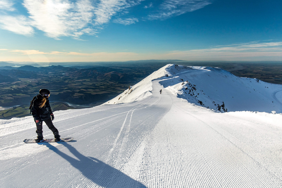 Mt Hutt. Image: ChristchurchNZ Mt Hutt woman snowboarding the virgin mile