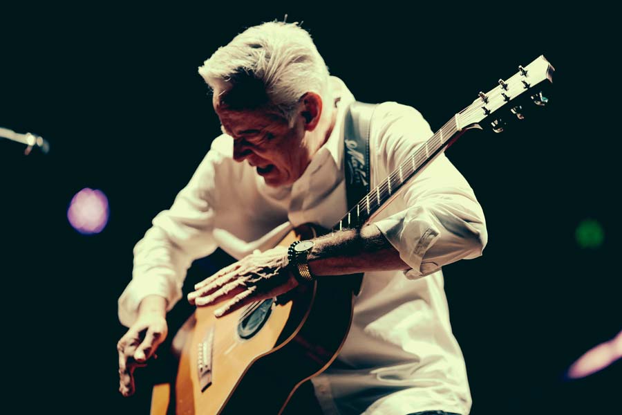tommy emmanuel 2 credit simone cecchetti