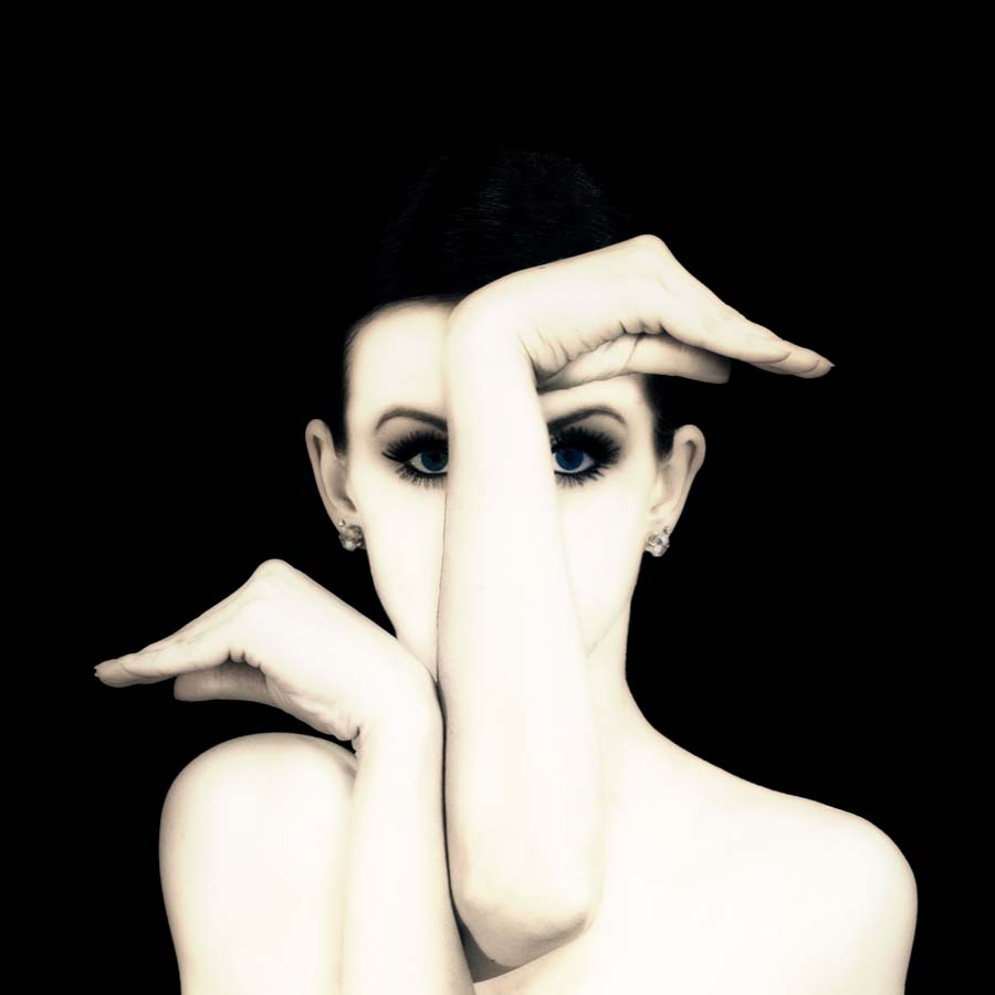 Photo: Michael Auer RNZB Black Swan White Swan image Michael Auer