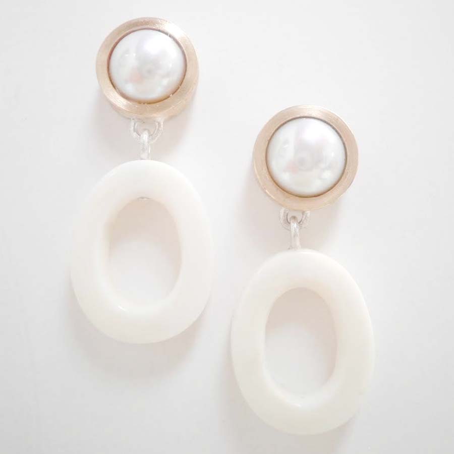 Elfi Spiewack 18ct Sterling Silver Pearl Bone Earrings by Elfi Spiewack cc