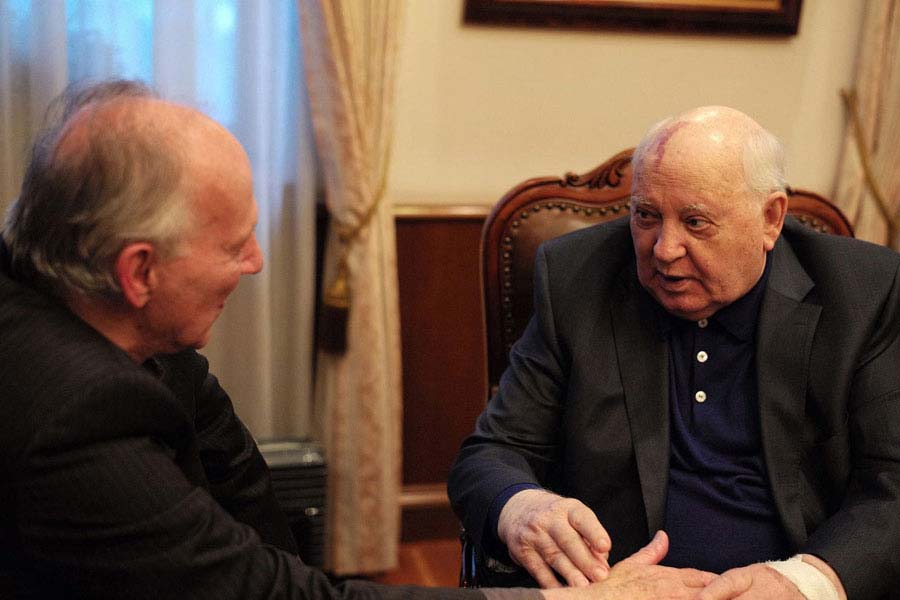 Meeting Gorbachev 7U55C6TVYQI6TPJFZGEVKXTXMY