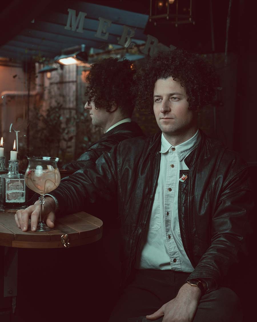 Luke Dawkins, gin gin.